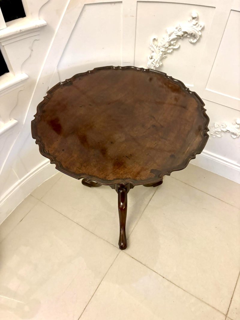 Antique 18th Century Quality Chippendale Mahogany Tilt-Top Tripod Table